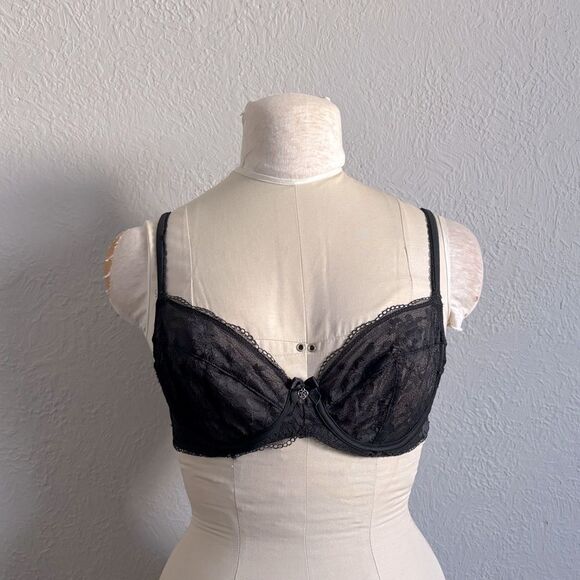 🪦 Victoria’s Secret Body By Victoria Black Lace Bra Size 34C - Picture 1 of 9